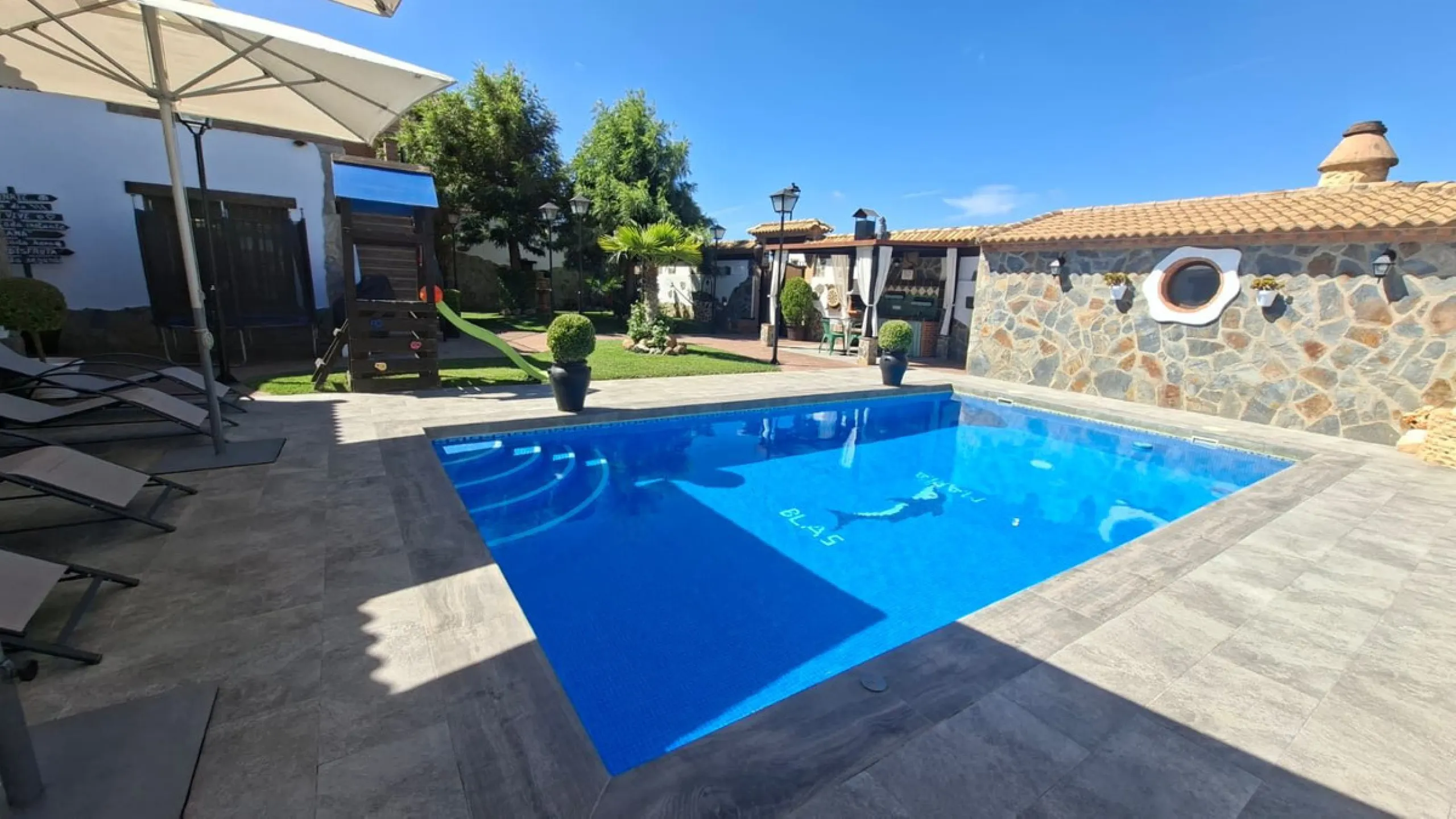 -Newly built property with 3 apartments in Arriate, ready to move into and with a valid tourist license.