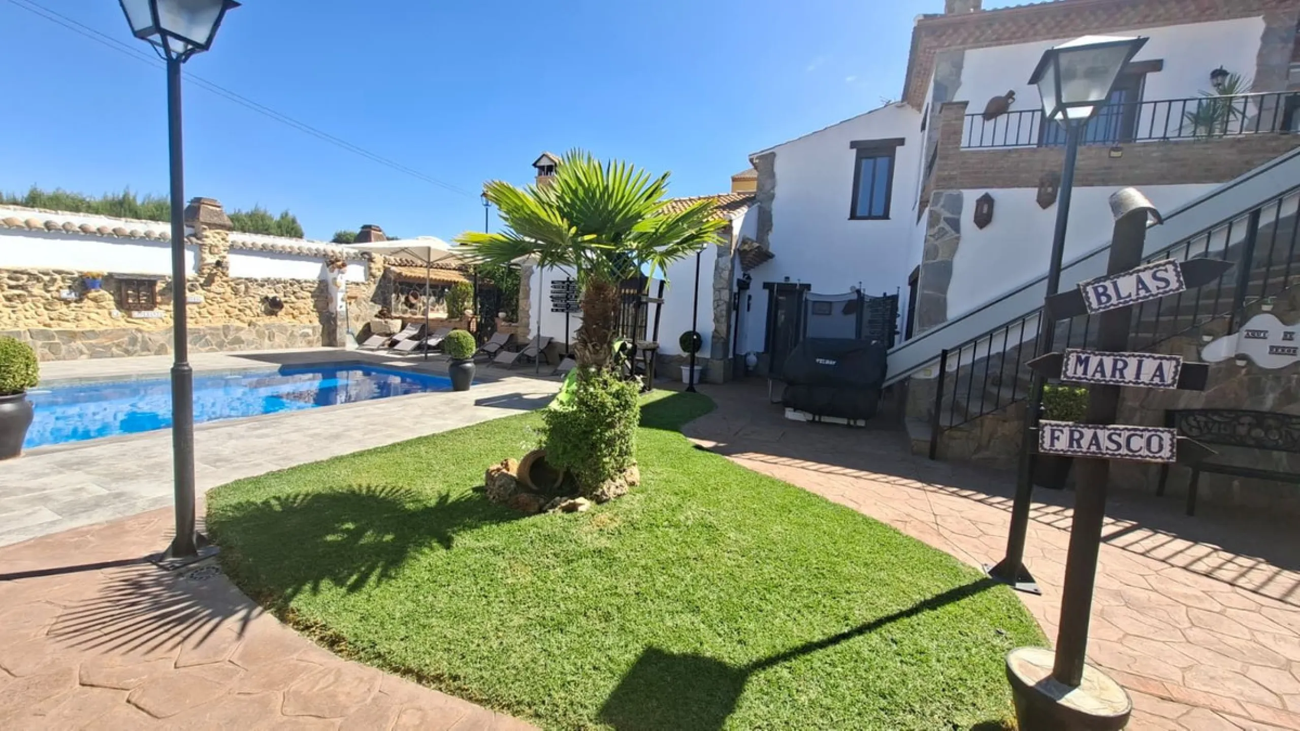 -Newly built property with 3 apartments in Arriate, ready to move into and with a valid tourist license.