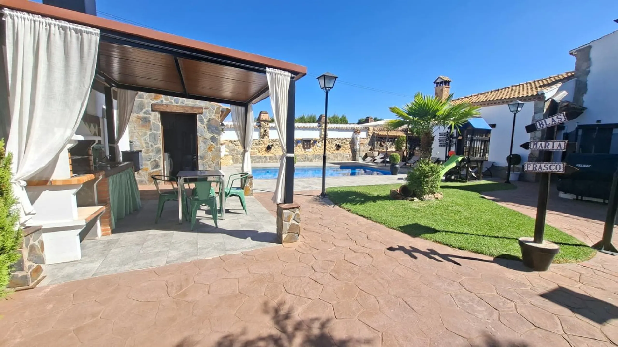-Newly built property with 3 apartments in Arriate, ready to move into and with a valid tourist license.