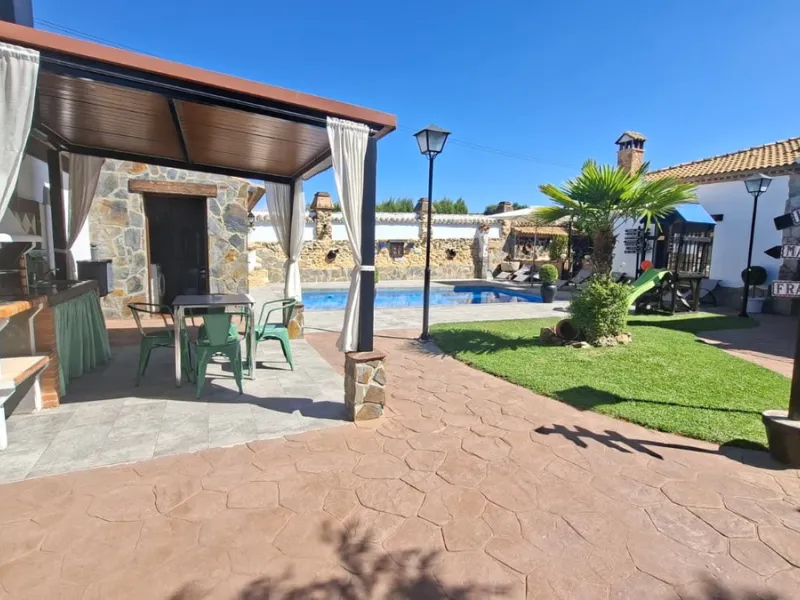 -Newly built property with 3 apartments in Arriate, ready to move into and with a valid tourist license.