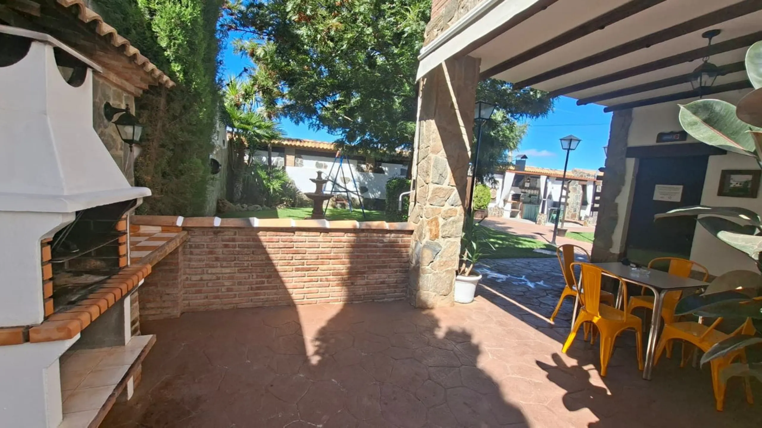 -Newly built property with 3 apartments in Arriate, ready to move into and with a valid tourist license.