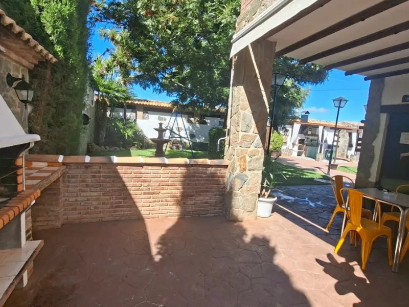 -Newly built property with 3 apartments in Arriate, ready to move into and with a valid tourist license.