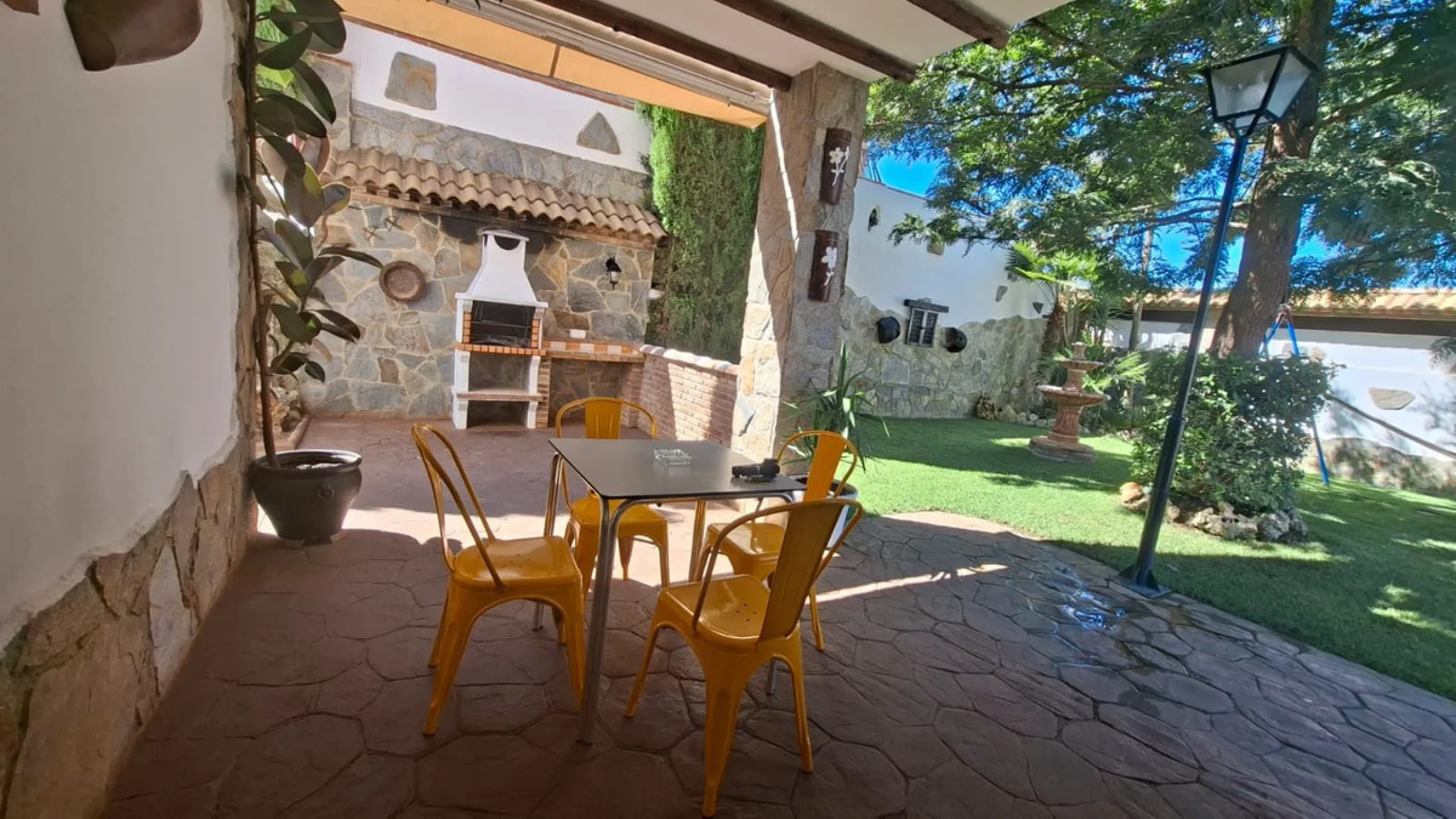 -Newly built property with 3 apartments in Arriate, ready to move into and with a valid tourist license.