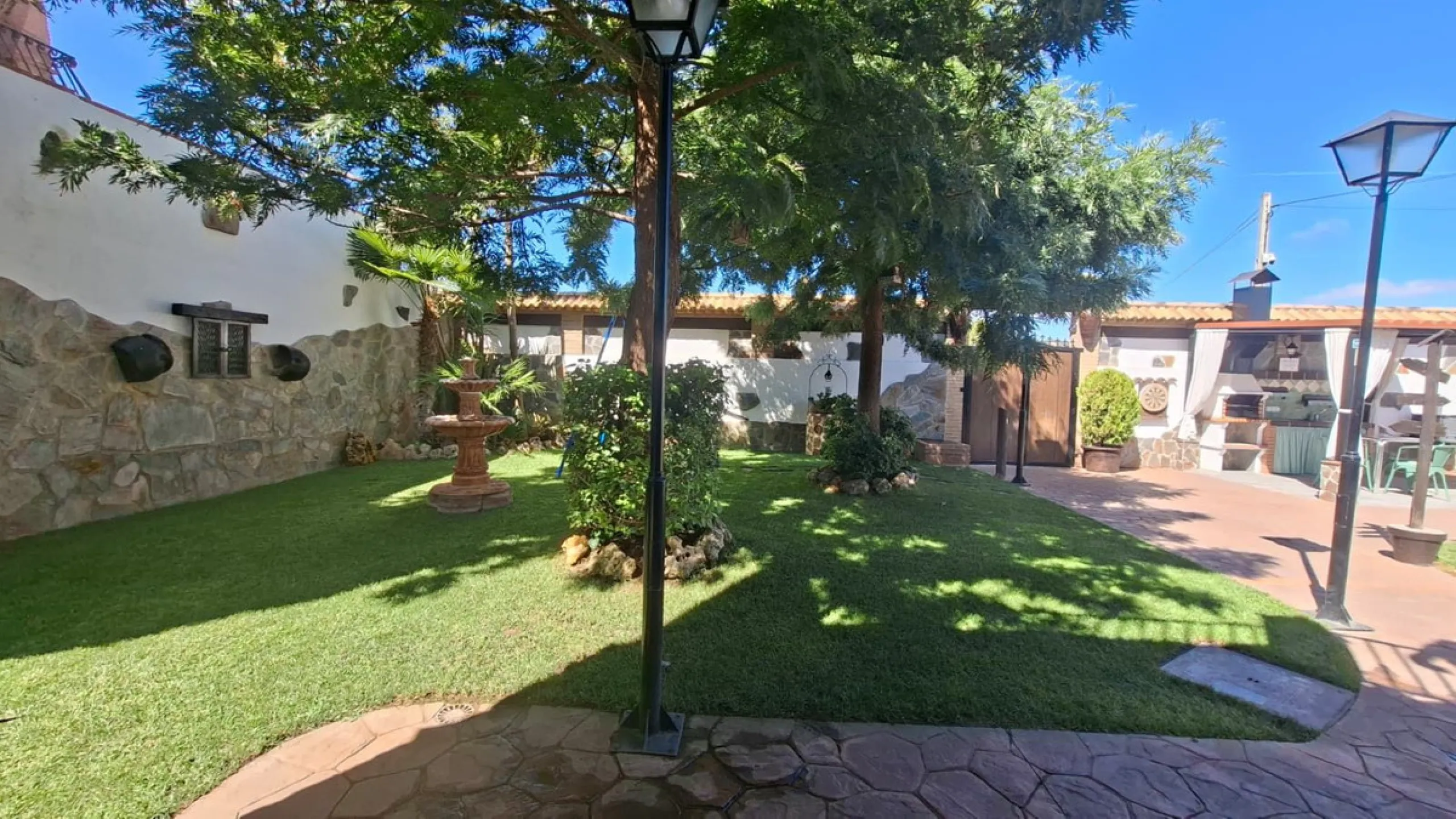 -Newly built property with 3 apartments in Arriate, ready to move into and with a valid tourist license.