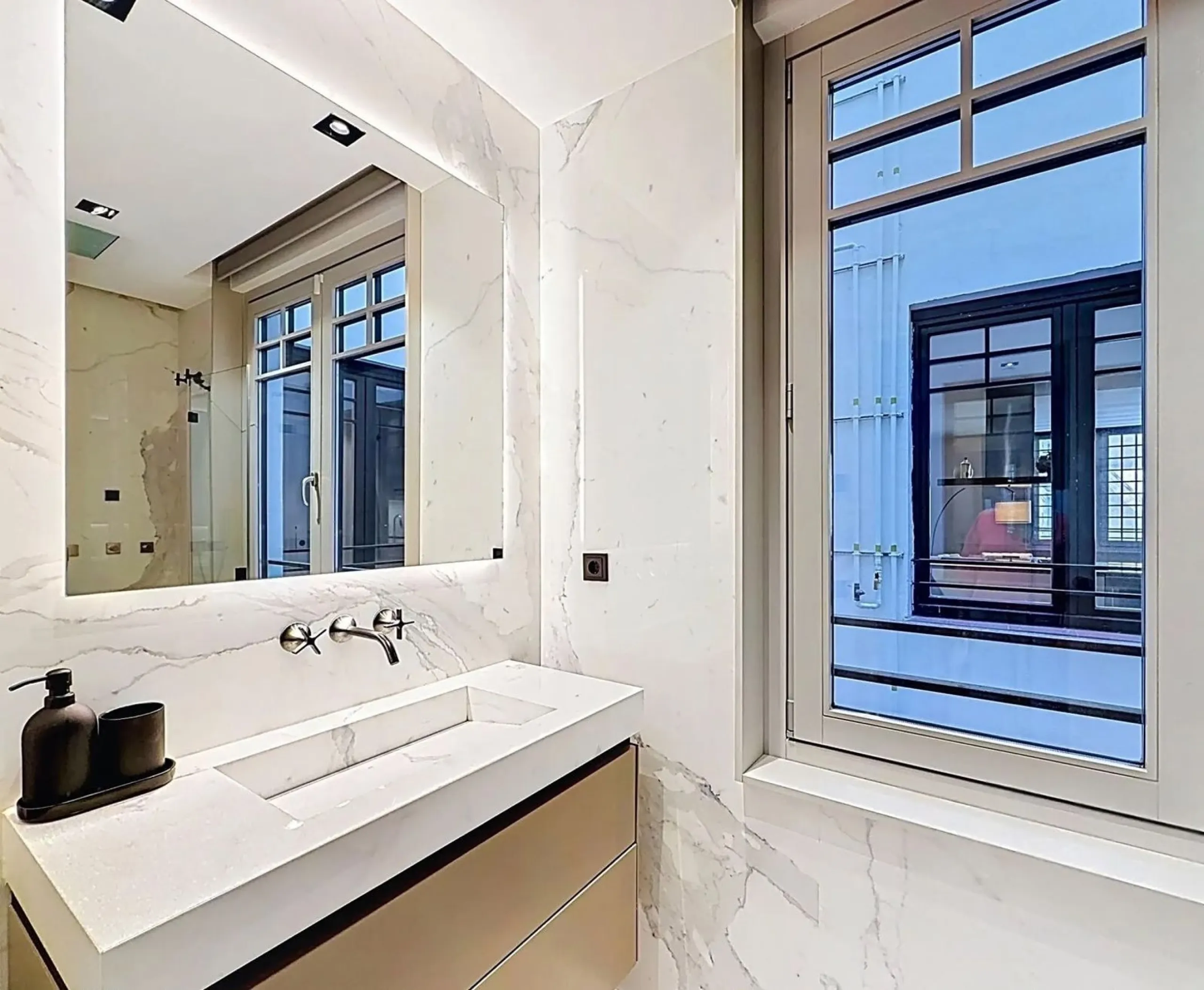 Exclusive Luxury 1-Bedroom Apartment in the Heart of Barcelona