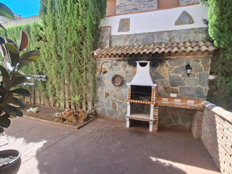 -Newly built property with 3 apartments in Arriate, ready to move into and with a valid tourist license.