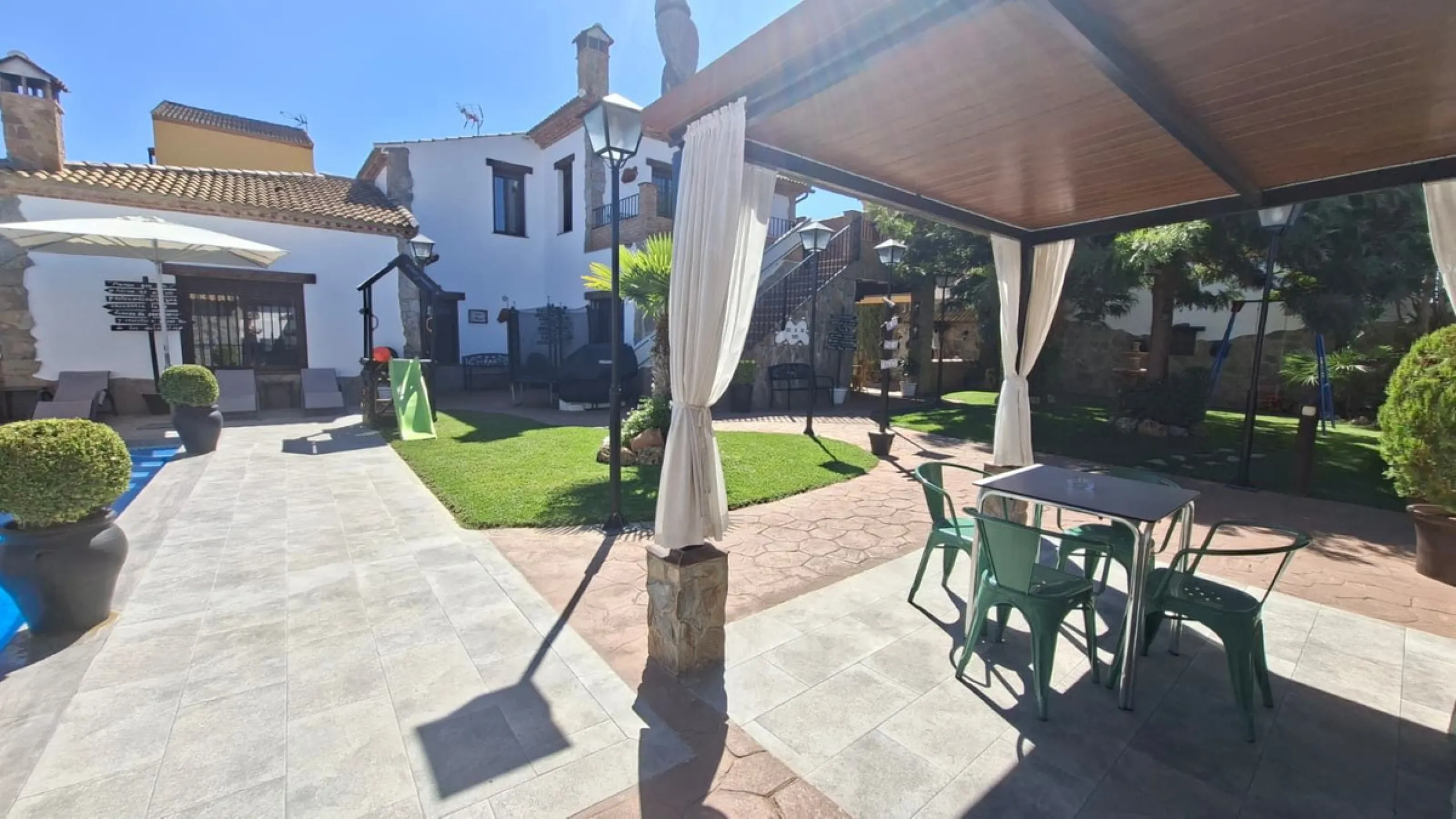 -Newly built property with 3 apartments in Arriate, ready to move into and with a valid tourist license.