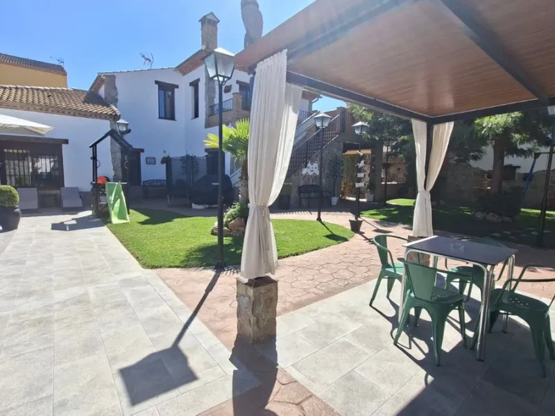 -Newly built property with 3 apartments in Arriate, ready to move into and with a valid tourist license.