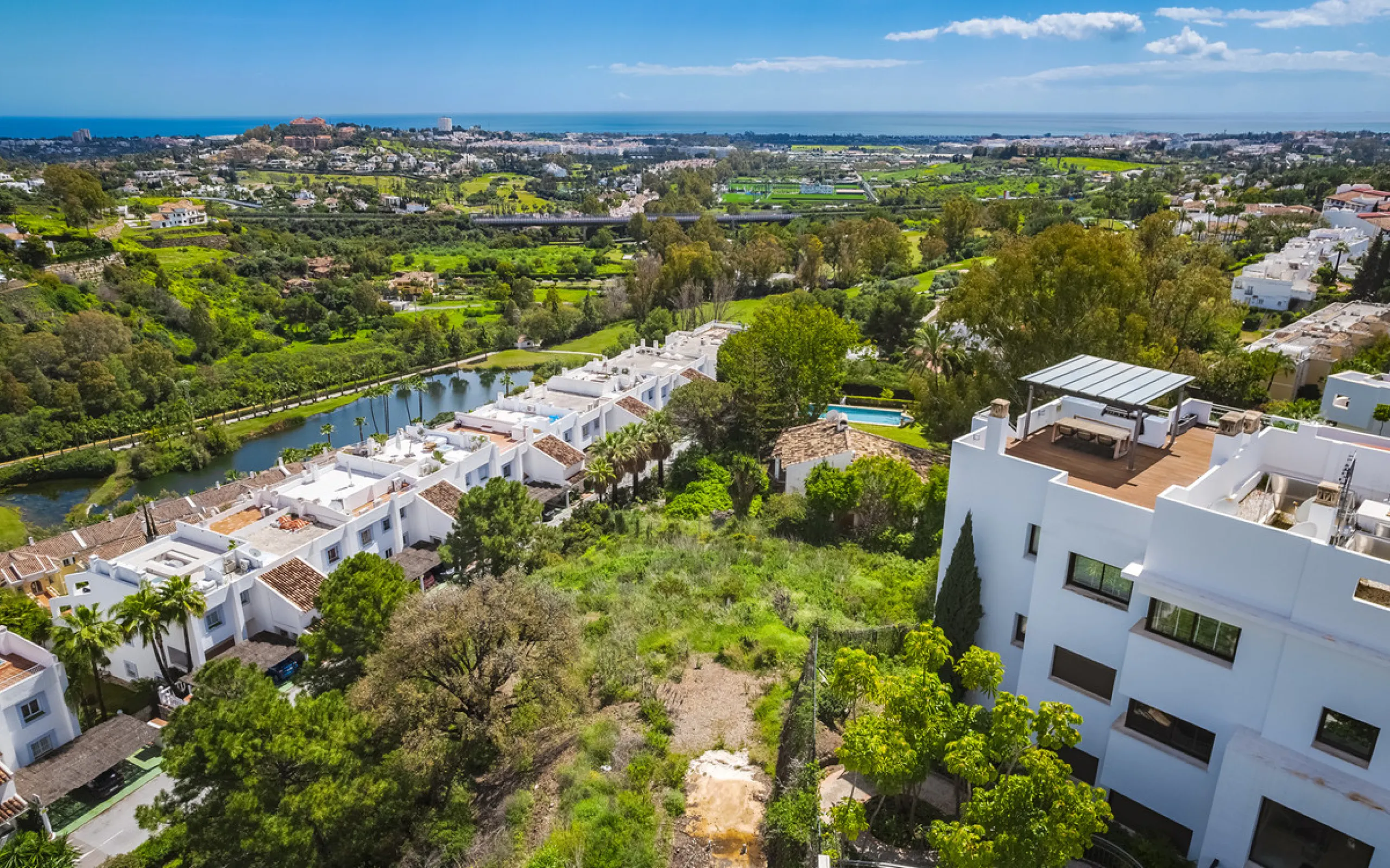 Located within the tranquil and prestigious enclave of El Herrojo in Benahavís, this beautiful plot offers a rare opportunity to create a bespoke villa in one of Marbella's most desirable residential areas.