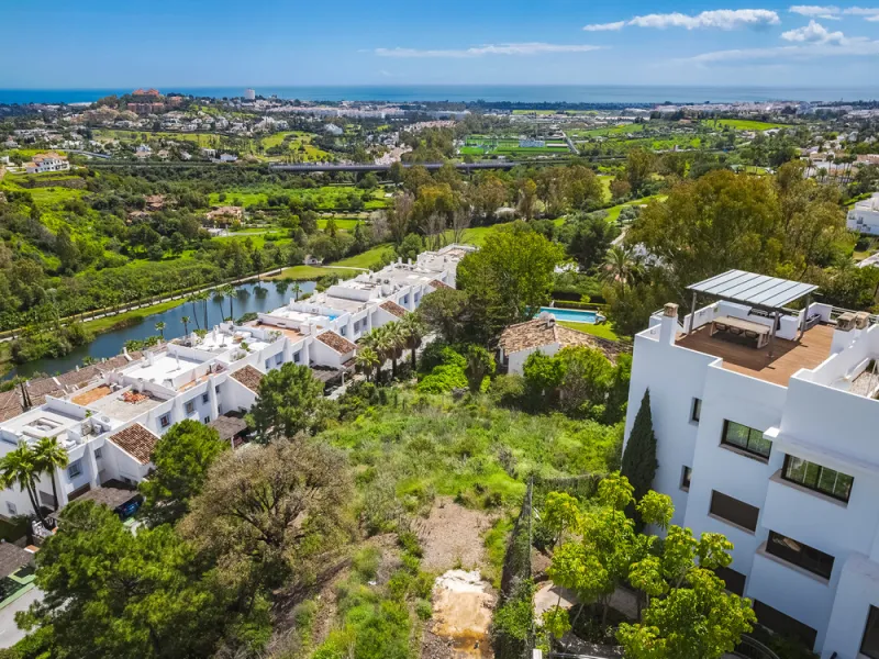 Located within the tranquil and prestigious enclave of El Herrojo in Benahavís, this beautiful plot offers a rare opportunity to create a bespoke villa in one of Marbella's most desirable residential areas.