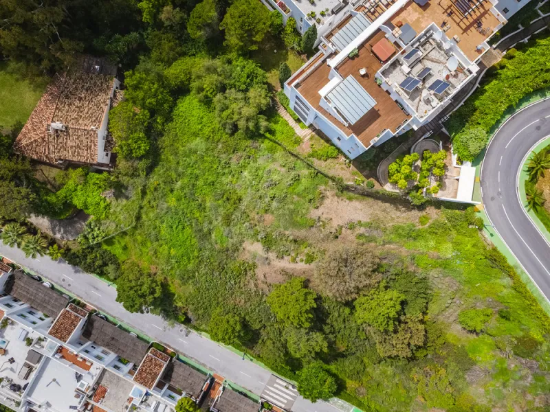 Located within the tranquil and prestigious enclave of El Herrojo in Benahavís, this beautiful plot offers a rare opportunity to create a bespoke villa in one of Marbella's most desirable residential areas.