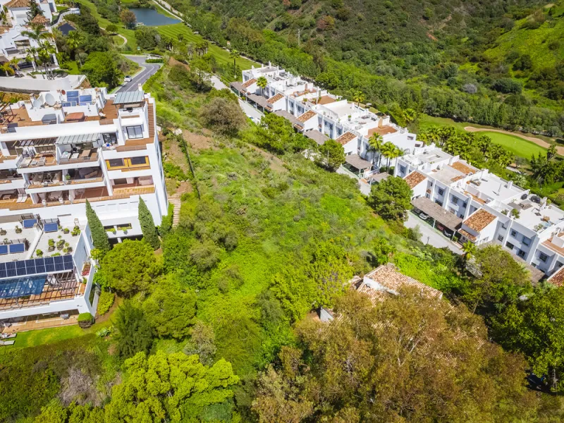 Located within the tranquil and prestigious enclave of El Herrojo in Benahavís, this beautiful plot offers a rare opportunity to create a bespoke villa in one of Marbella's most desirable residential areas.