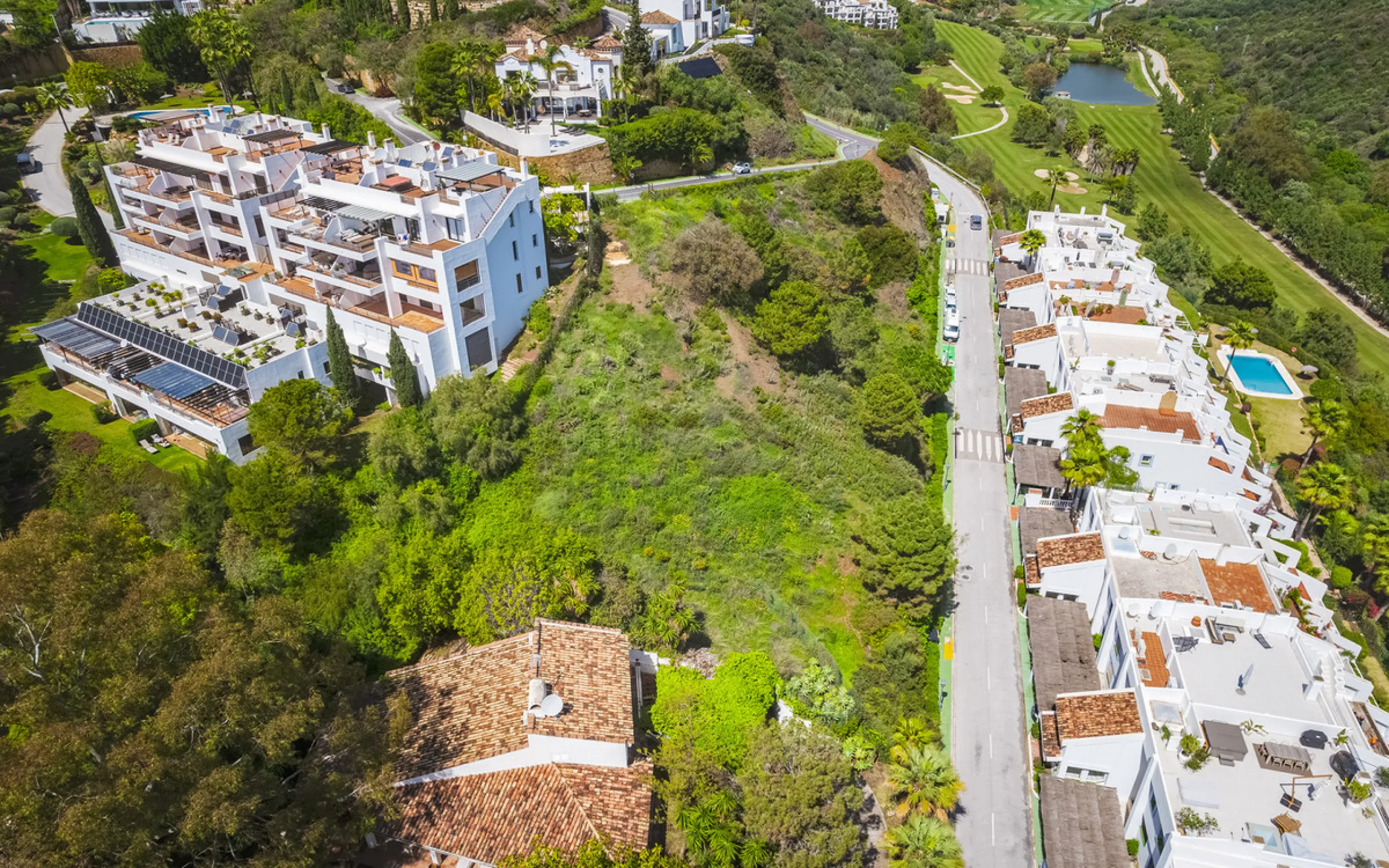 Located within the tranquil and prestigious enclave of El Herrojo in Benahavís, this beautiful plot offers a rare opportunity to create a bespoke villa in one of Marbella's most desirable residential areas.