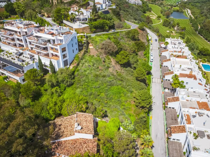 Located within the tranquil and prestigious enclave of El Herrojo in Benahavís, this beautiful plot offers a rare opportunity to create a bespoke villa in one of Marbella's most desirable residential areas.