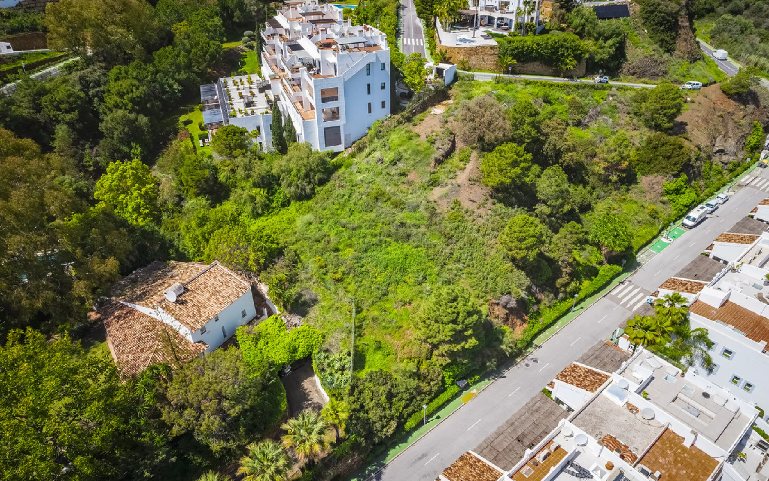 Located within the tranquil and prestigious enclave of El Herrojo in Benahavís, this beautiful plot offers a rare opportunity to create a bespoke villa in one of Marbella's most desirable residential areas.
