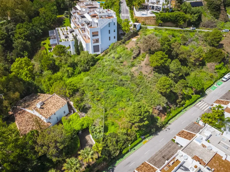 Located within the tranquil and prestigious enclave of El Herrojo in Benahavís, this beautiful plot offers a rare opportunity to create a bespoke villa in one of Marbella's most desirable residential areas.