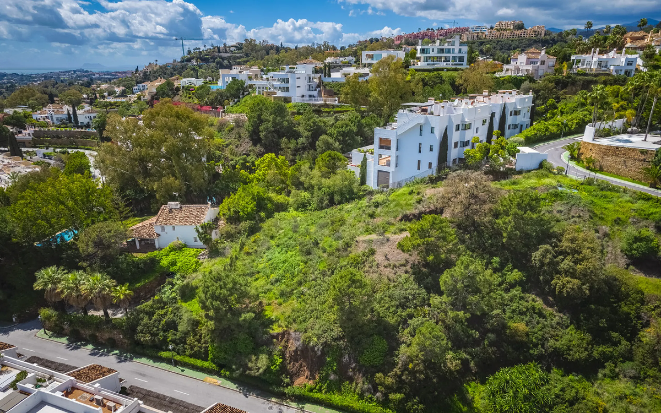Located within the tranquil and prestigious enclave of El Herrojo in Benahavís, this beautiful plot offers a rare opportunity to create a bespoke villa in one of Marbella's most desirable residential areas.