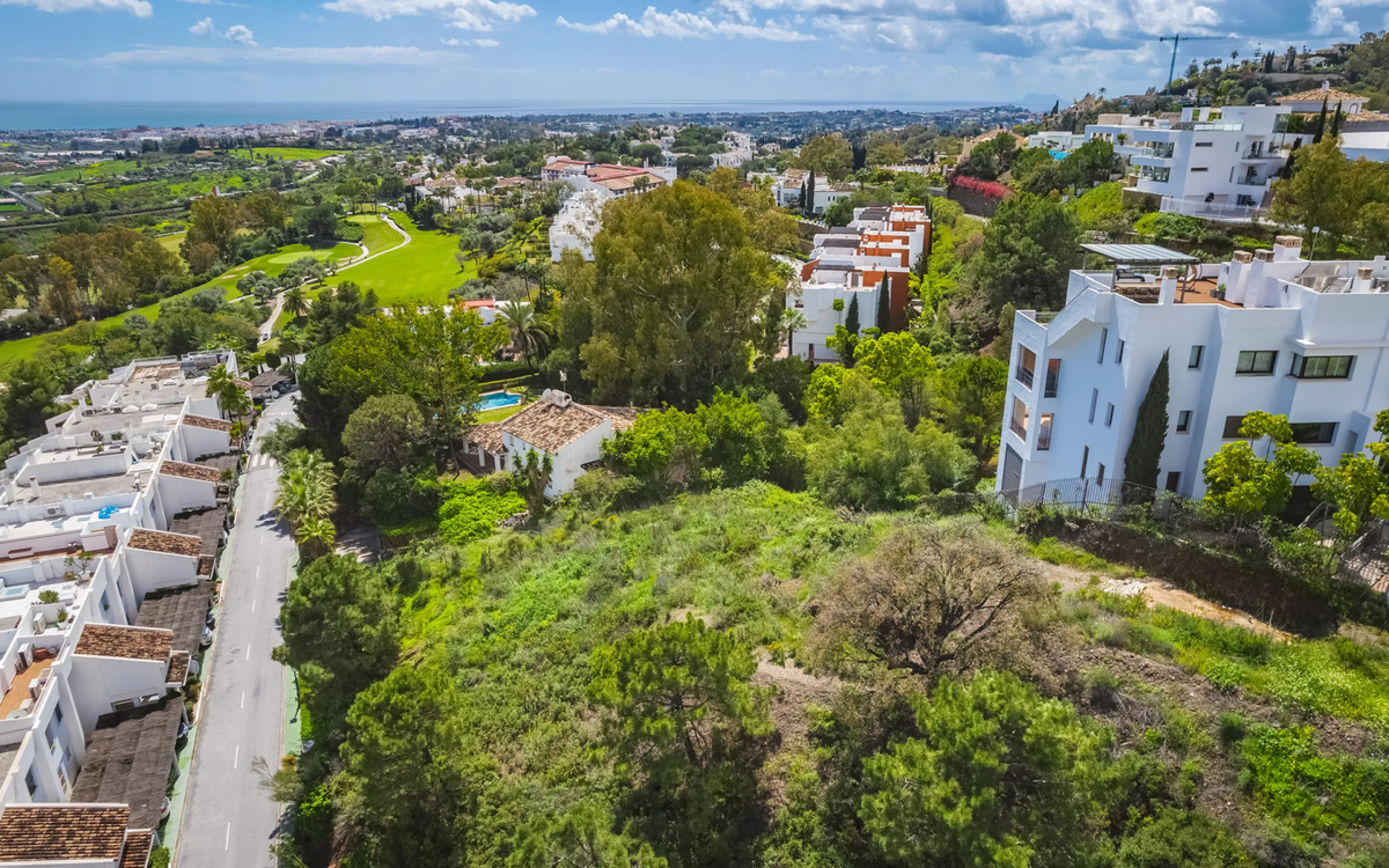 Located within the tranquil and prestigious enclave of El Herrojo in Benahavís, this beautiful plot offers a rare opportunity to create a bespoke villa in one of Marbella's most desirable residential areas.