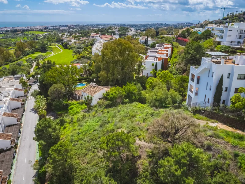 Located within the tranquil and prestigious enclave of El Herrojo in Benahavís, this beautiful plot offers a rare opportunity to create a bespoke villa in one of Marbella's most desirable residential areas.