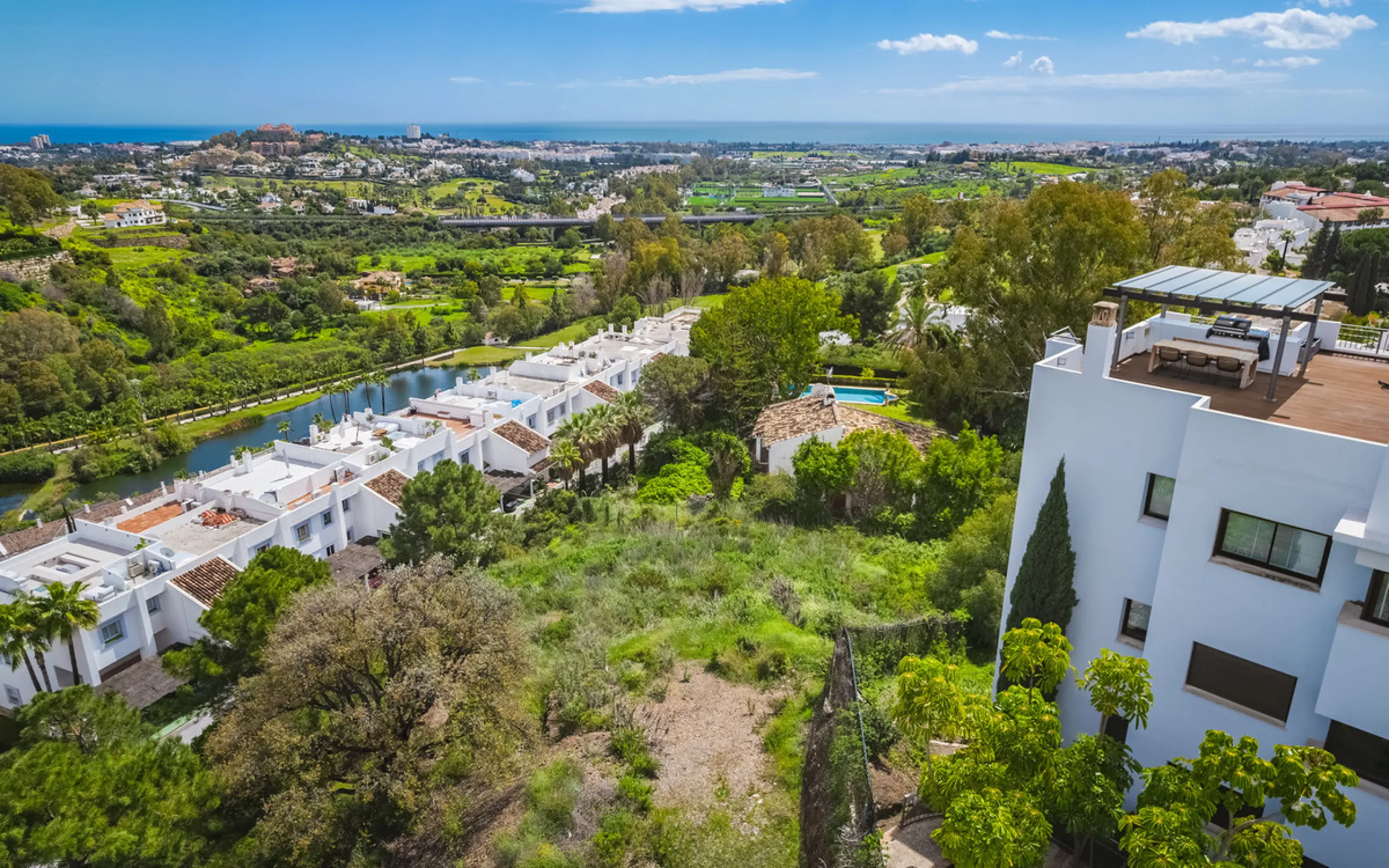 Located within the tranquil and prestigious enclave of El Herrojo in Benahavís, this beautiful plot offers a rare opportunity to create a bespoke villa in one of Marbella's most desirable residential areas.