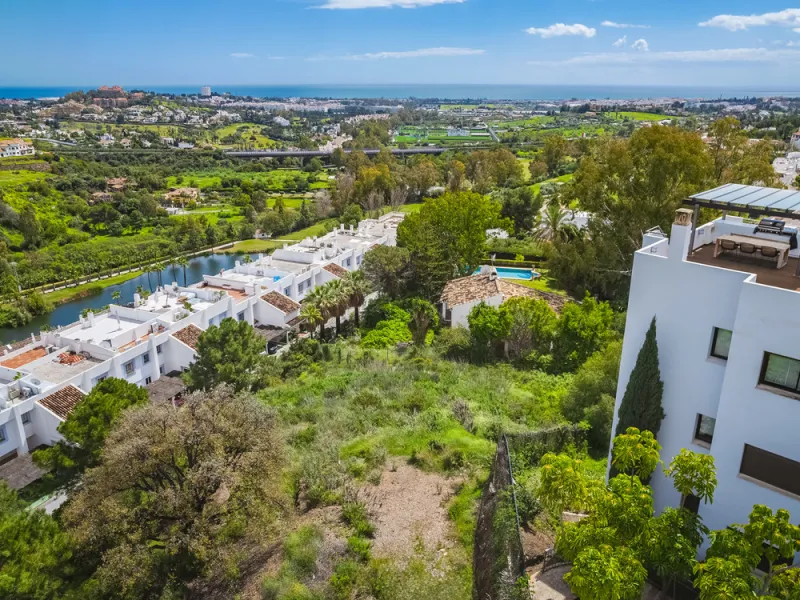 Located within the tranquil and prestigious enclave of El Herrojo in Benahavís, this beautiful plot offers a rare opportunity to create a bespoke villa in one of Marbella's most desirable residential areas.
