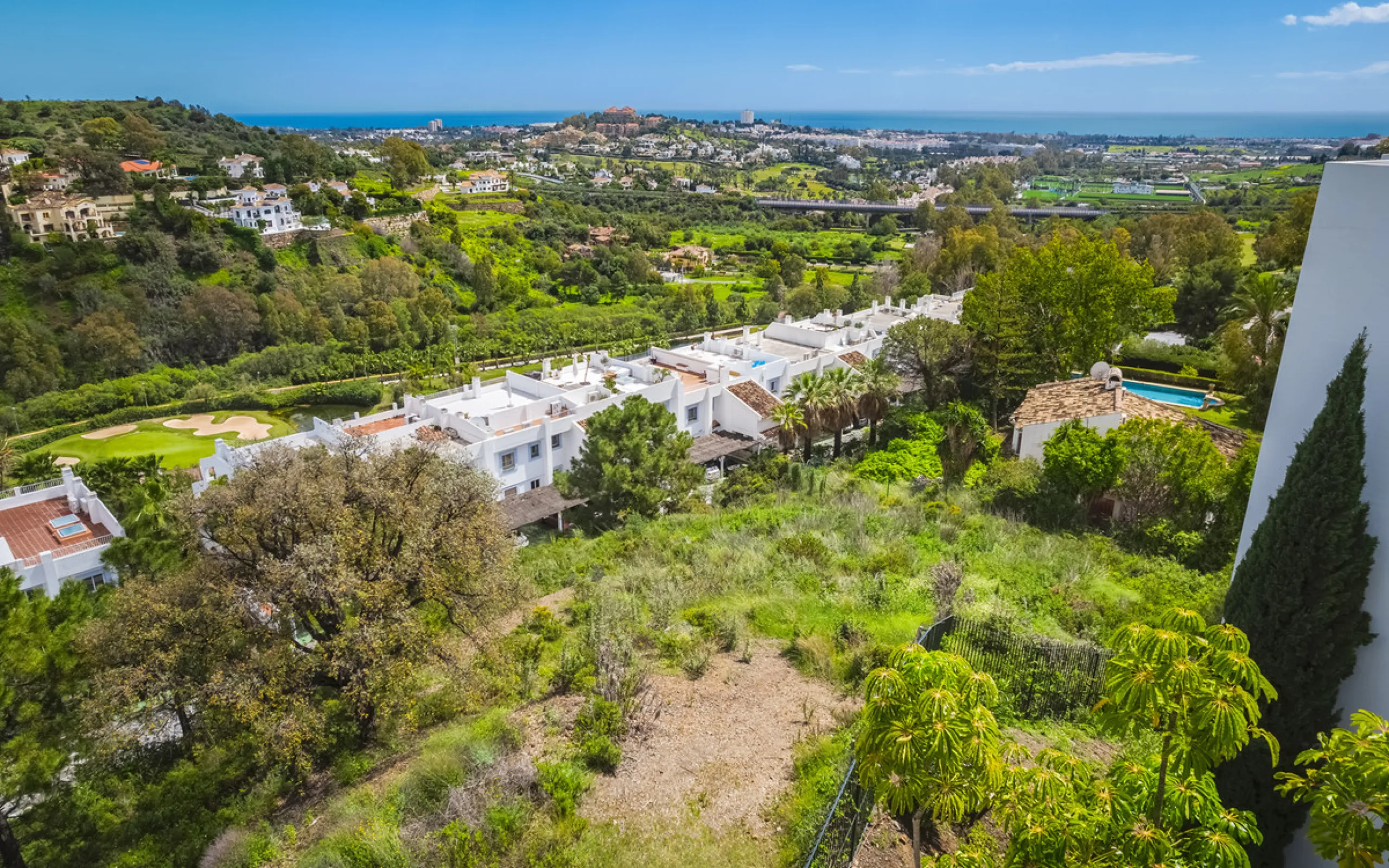Located within the tranquil and prestigious enclave of El Herrojo in Benahavís, this beautiful plot offers a rare opportunity to create a bespoke villa in one of Marbella's most desirable residential areas.