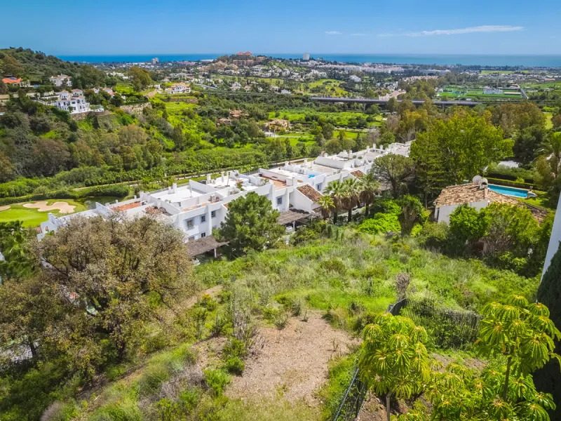 Located within the tranquil and prestigious enclave of El Herrojo in Benahavís, this beautiful plot offers a rare opportunity to create a bespoke villa in one of Marbella's most desirable residential areas.