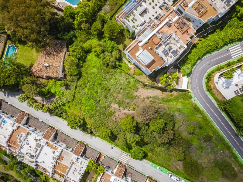 Located within the tranquil and prestigious enclave of El Herrojo in Benahavís, this beautiful plot offers a rare opportunity to create a bespoke villa in one of Marbella's most desirable residential areas.