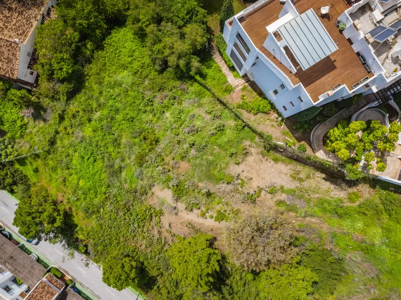 Located within the tranquil and prestigious enclave of El Herrojo in Benahavís, this beautiful plot offers a rare opportunity to create a bespoke villa in one of Marbella's most desirable residential areas.