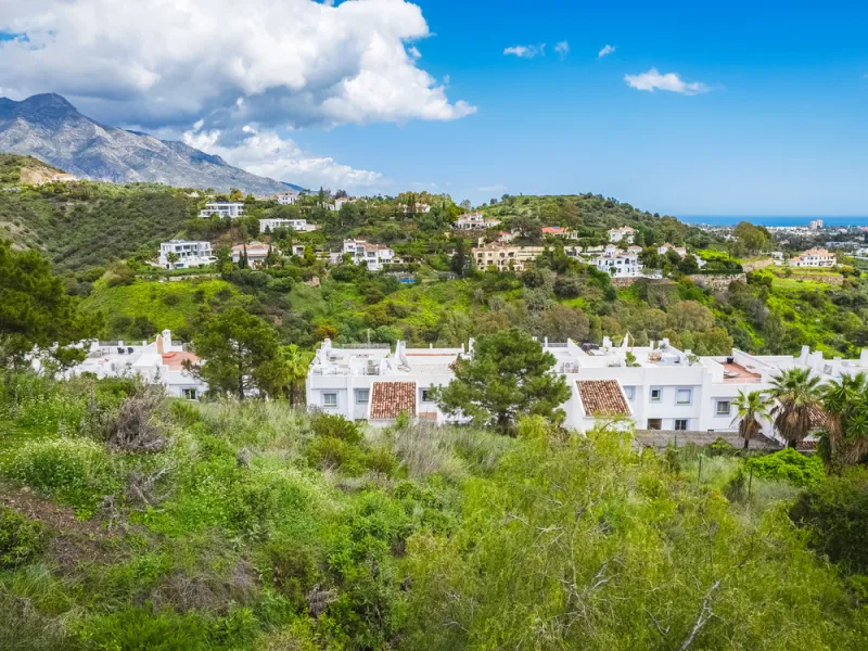 Located within the tranquil and prestigious enclave of El Herrojo in Benahavís, this beautiful plot offers a rare opportunity to create a bespoke villa in one of Marbella's most desirable residential areas.