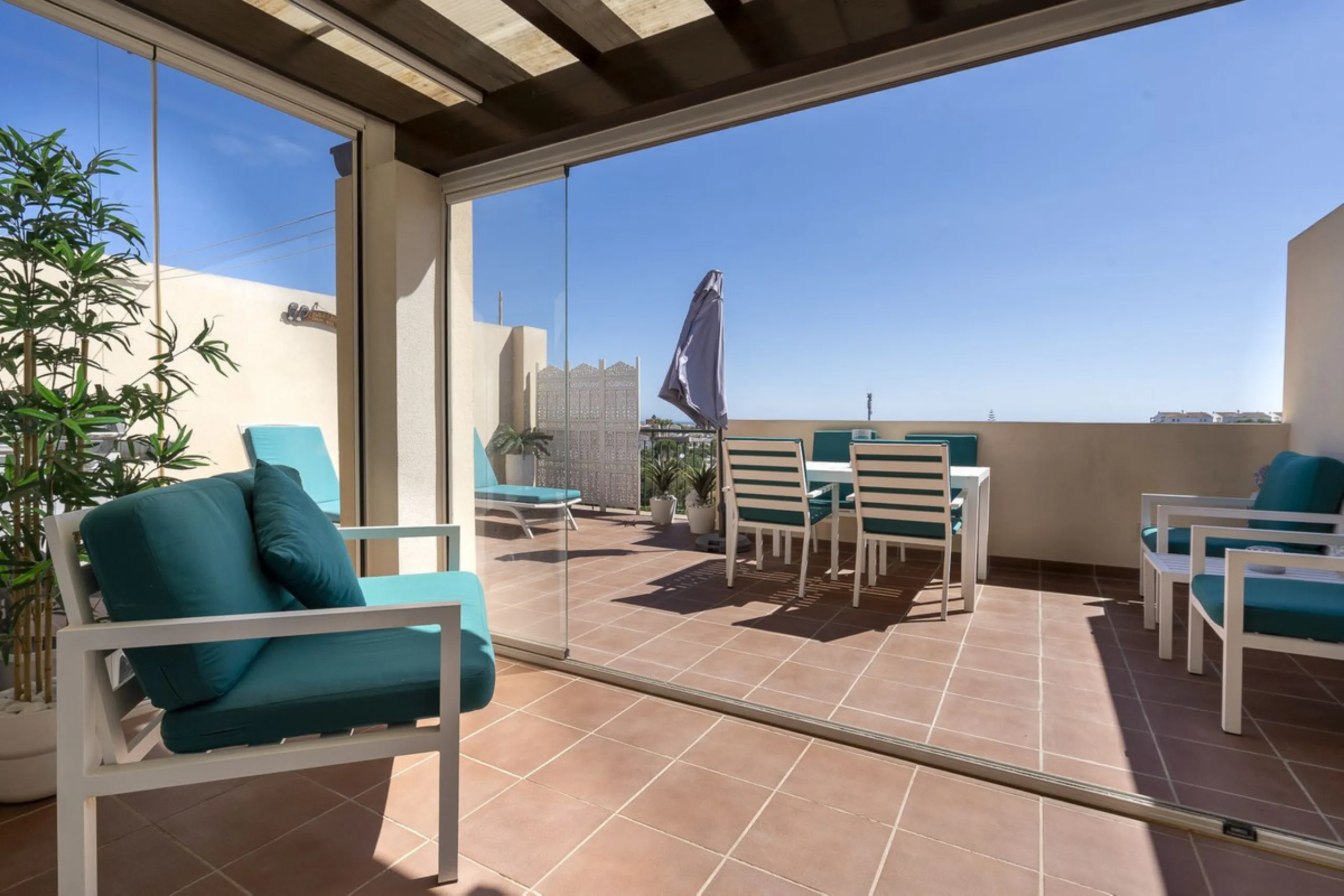 Apartment - Top Floor Apartment в продаже в Mijas, Málaga. В доме 2 спален и 2 ванных комнат. Площадь дома 113 м²