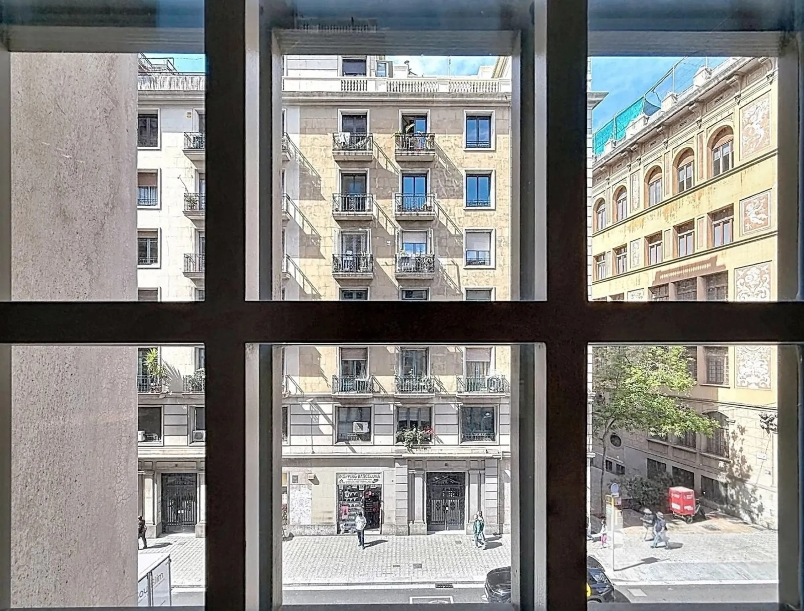 Exclusive Luxury 1-Bedroom Apartment in the Heart of Barcelona