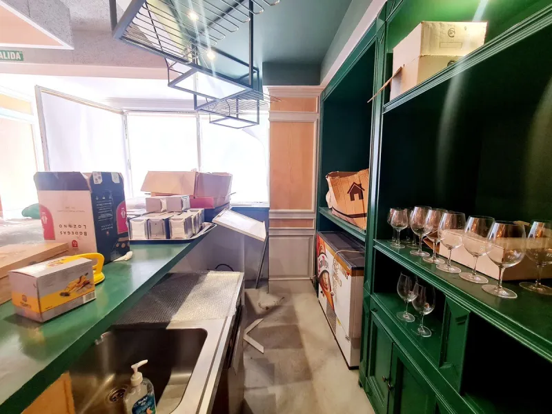 A fully renovated restaurant is available for sale in one of Marbella's most sought-after and high-traffic areas — Avenida del Mar — just steps away from the iconic Paseo Marítimo.