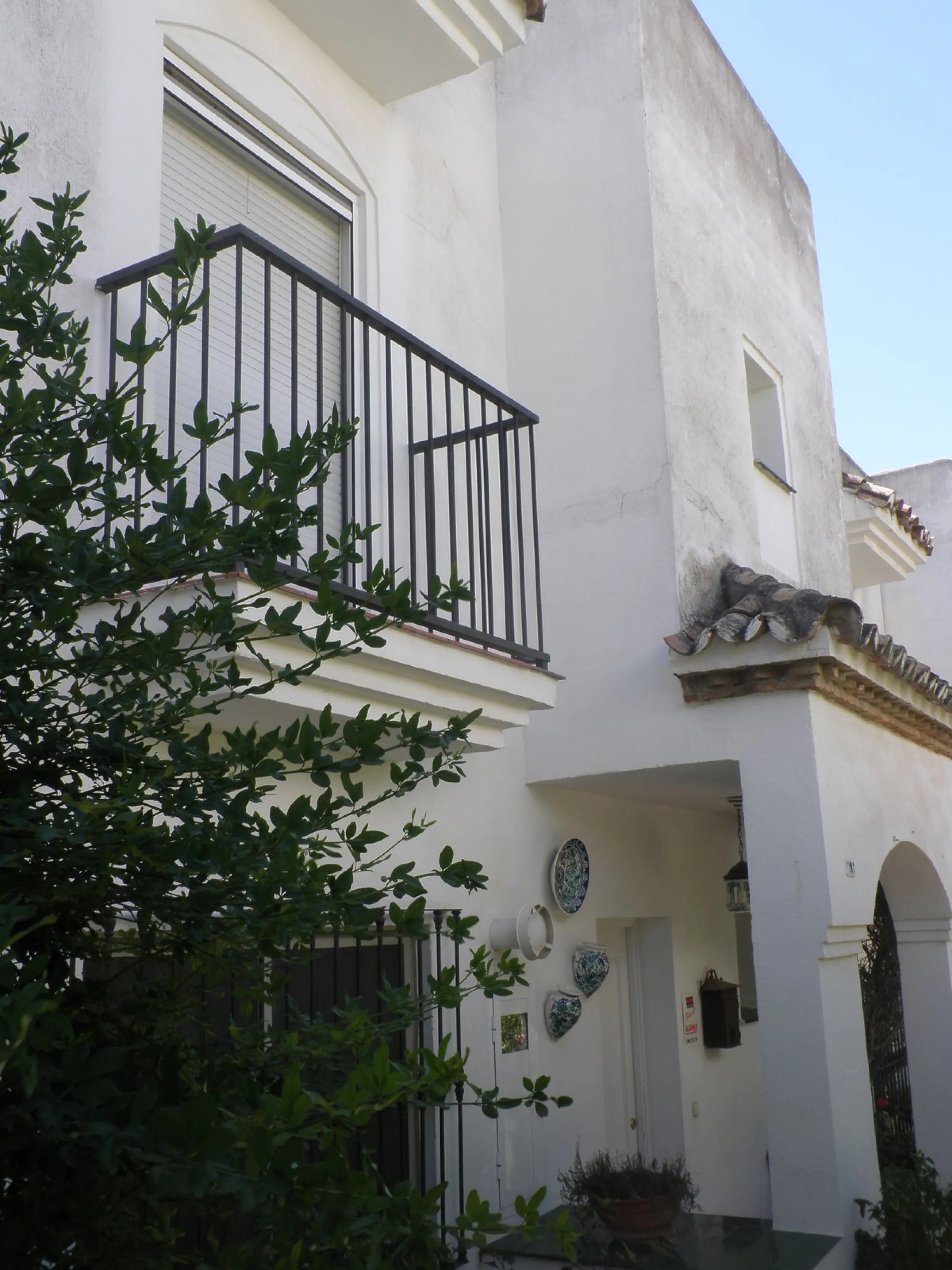 Stunning South-Facing Townhouse Near the Beach and Laguna Village – Motivated Seller!