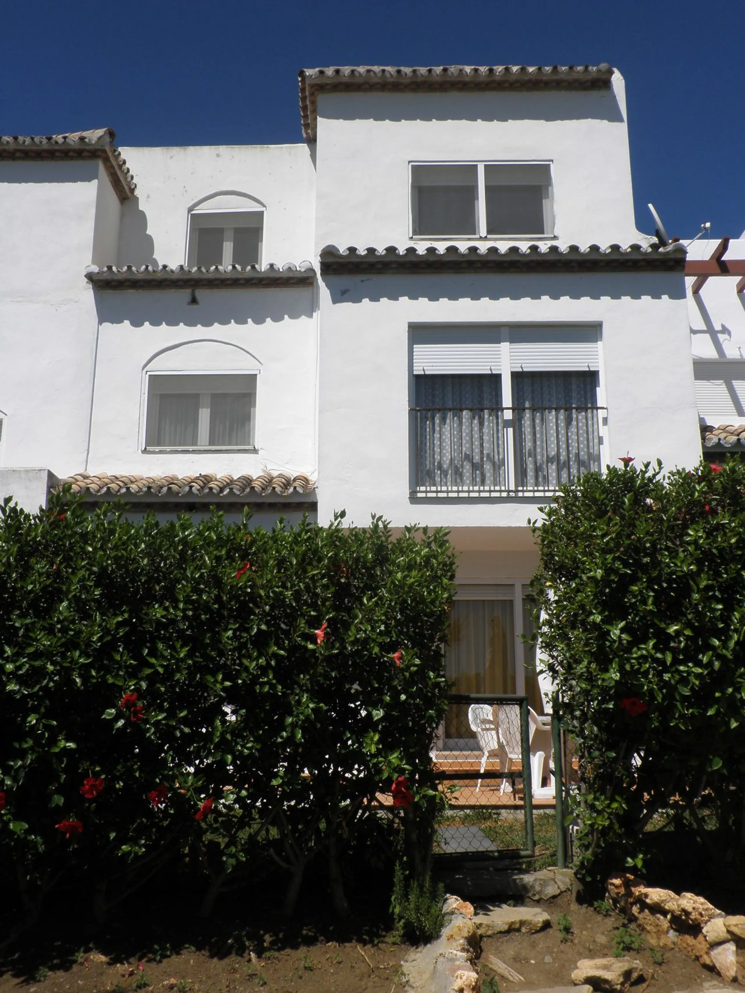 Stunning South-Facing Townhouse Near the Beach and Laguna Village – Motivated Seller!
