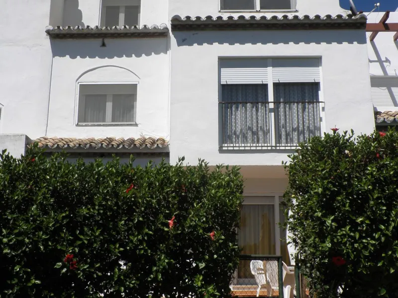 Stunning South-Facing Townhouse Near the Beach and Laguna Village – Motivated Seller!