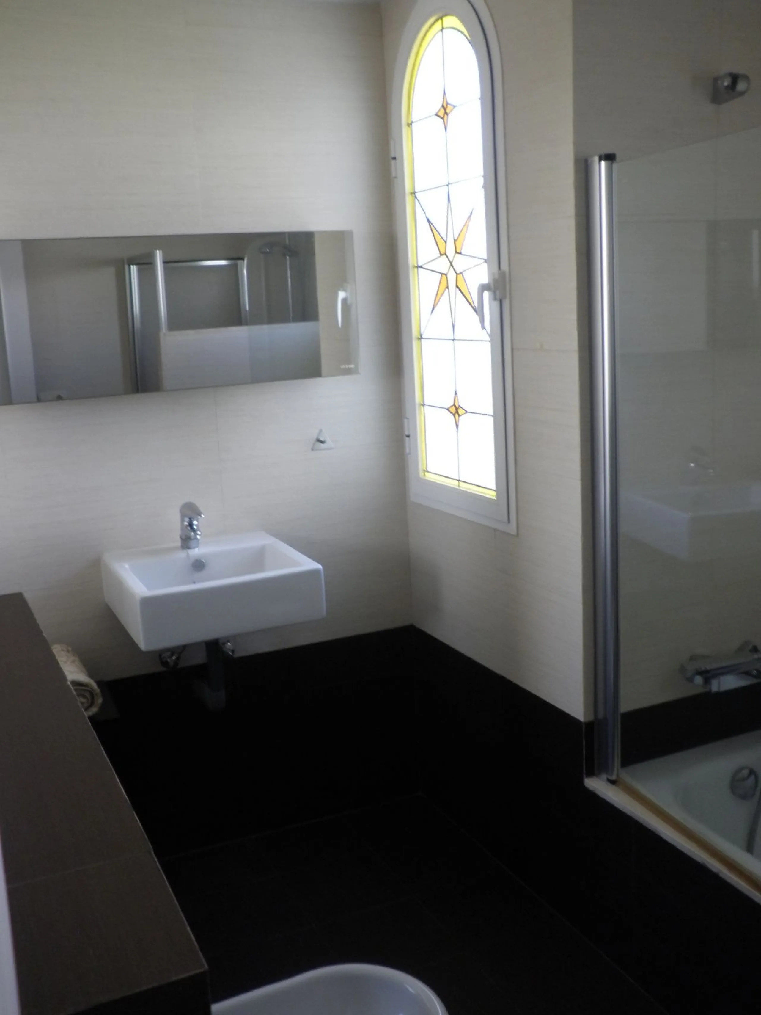 Stunning South-Facing Townhouse Near the Beach and Laguna Village – Motivated Seller!