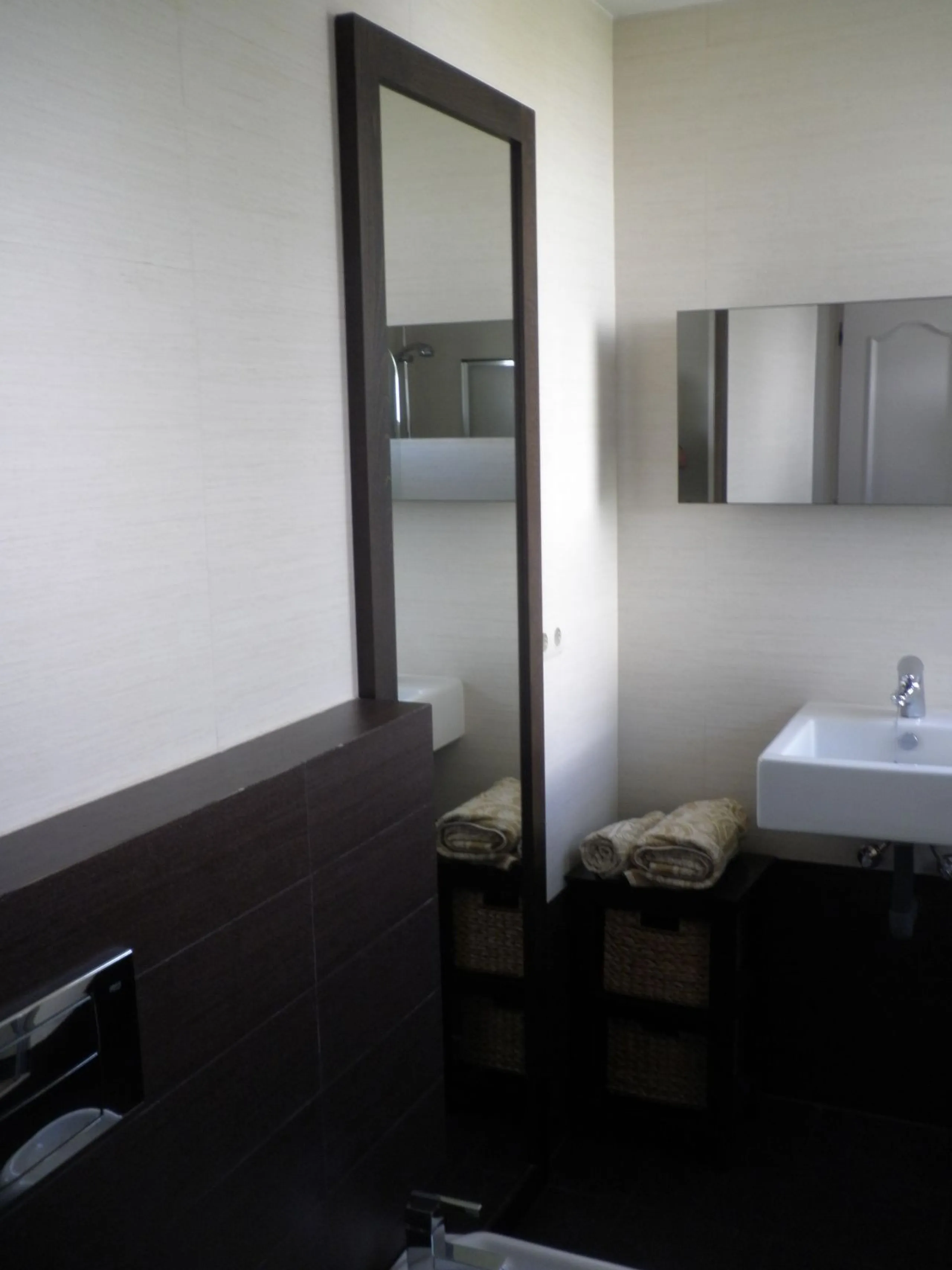 Stunning South-Facing Townhouse Near the Beach and Laguna Village – Motivated Seller!