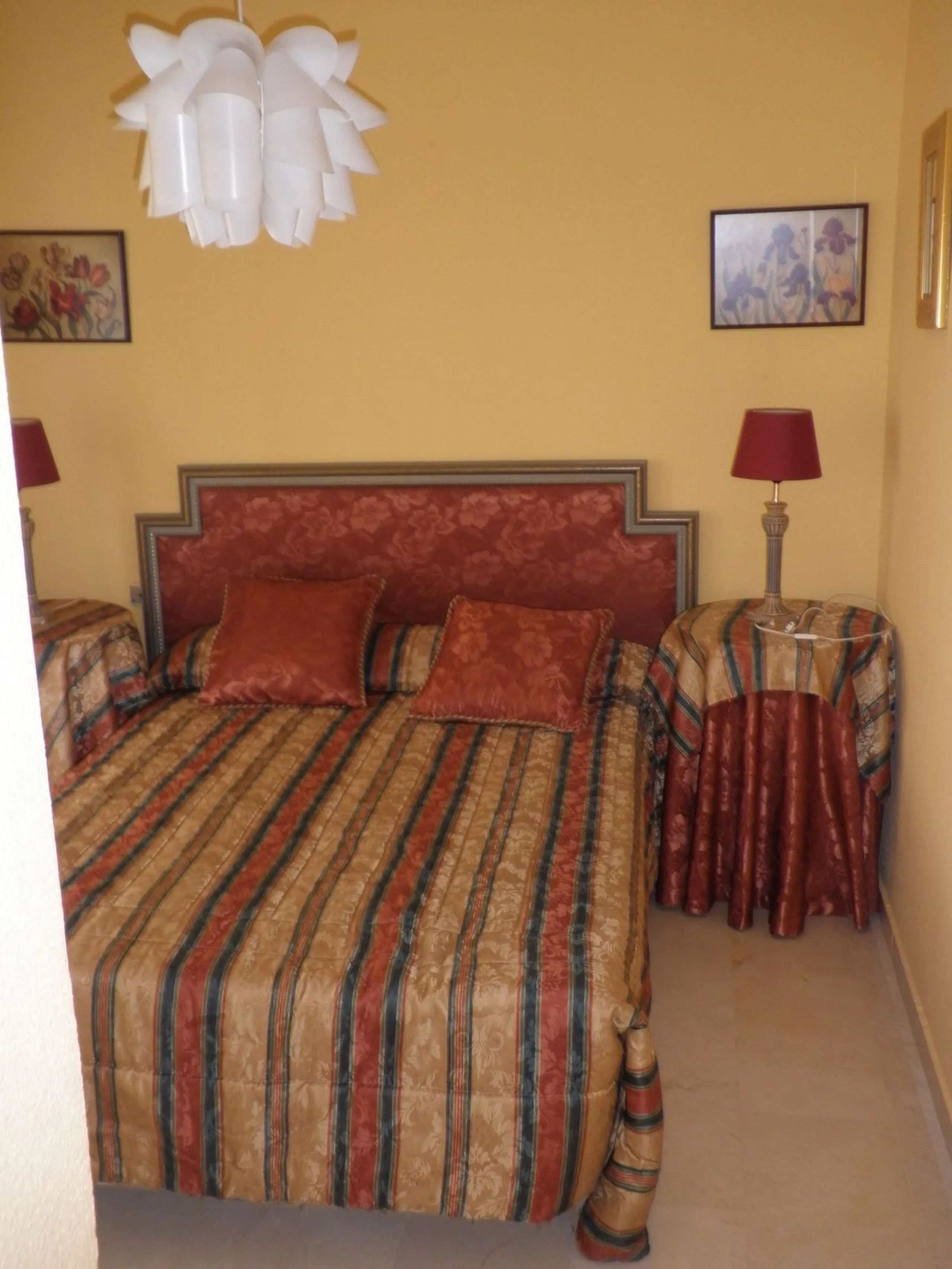 Stunning South-Facing Townhouse Near the Beach and Laguna Village – Motivated Seller!