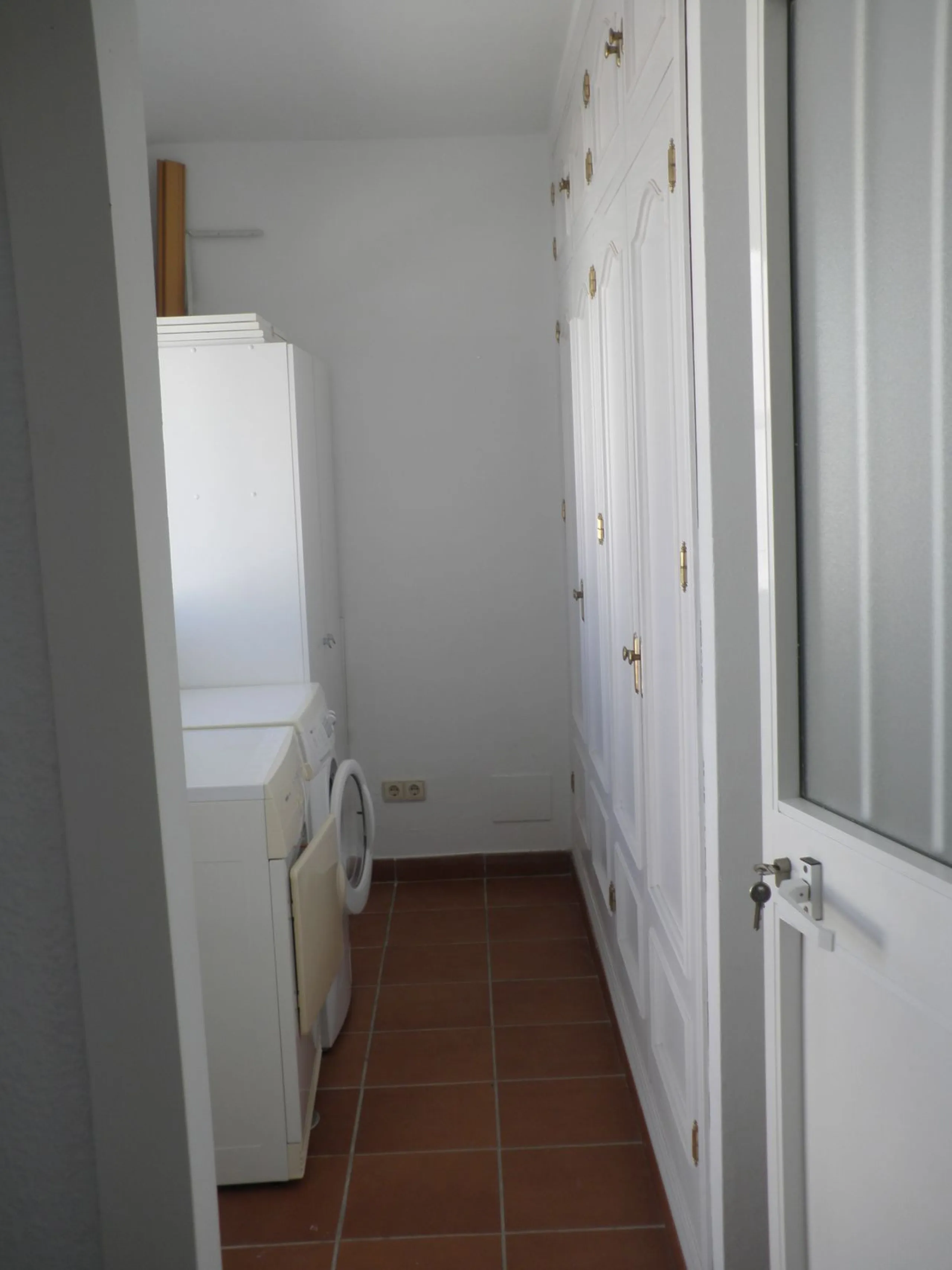 Stunning South-Facing Townhouse Near the Beach and Laguna Village – Motivated Seller!