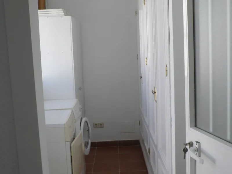 Stunning South-Facing Townhouse Near the Beach and Laguna Village – Motivated Seller!