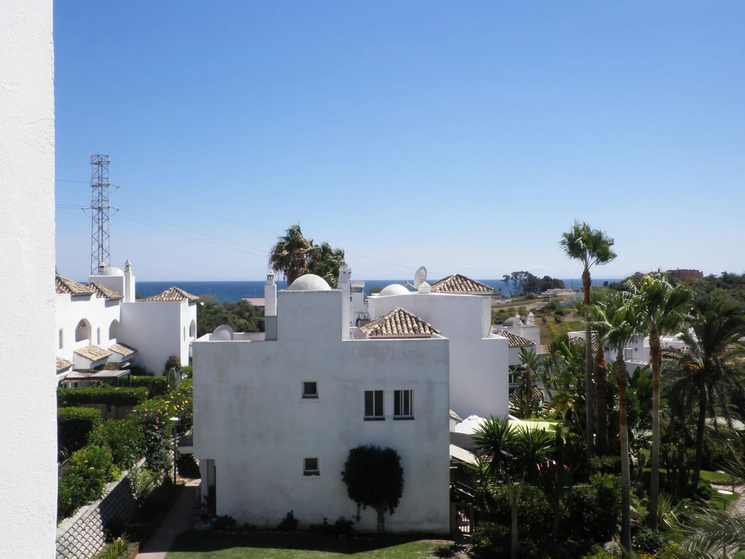 Stunning South-Facing Townhouse Near the Beach and Laguna Village – Motivated Seller!