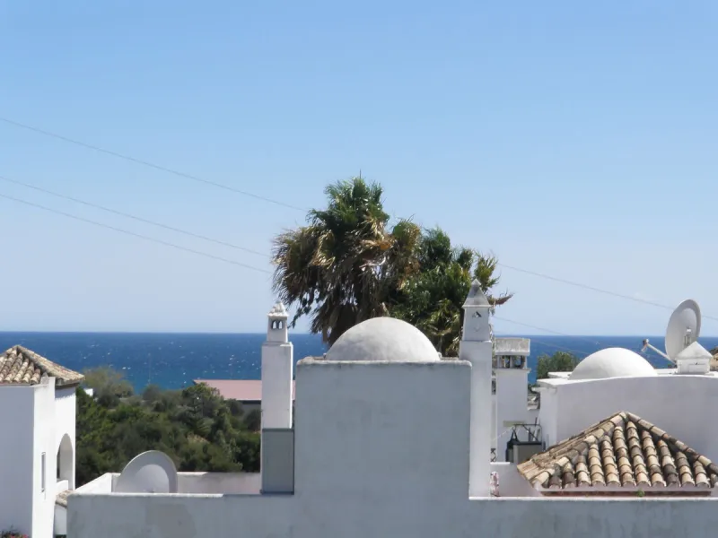 Stunning South-Facing Townhouse Near the Beach and Laguna Village – Motivated Seller!
