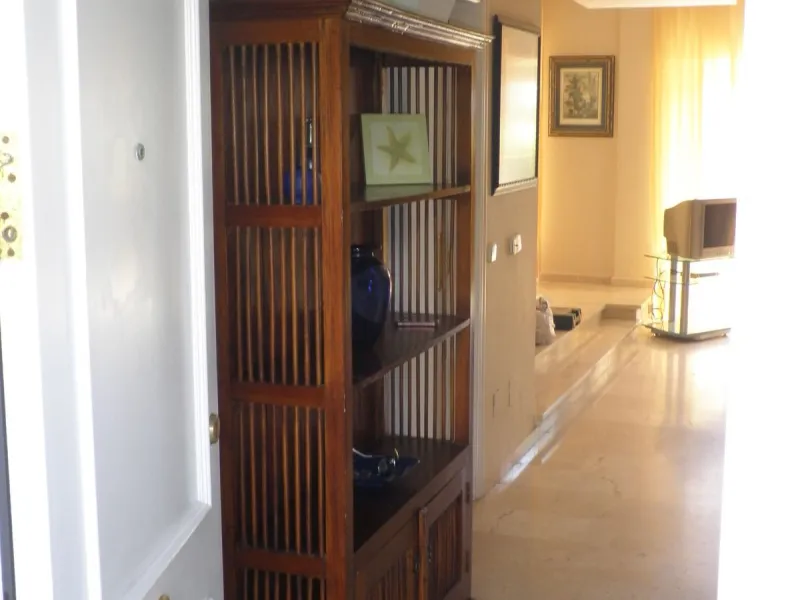 Stunning South-Facing Townhouse Near the Beach and Laguna Village – Motivated Seller!