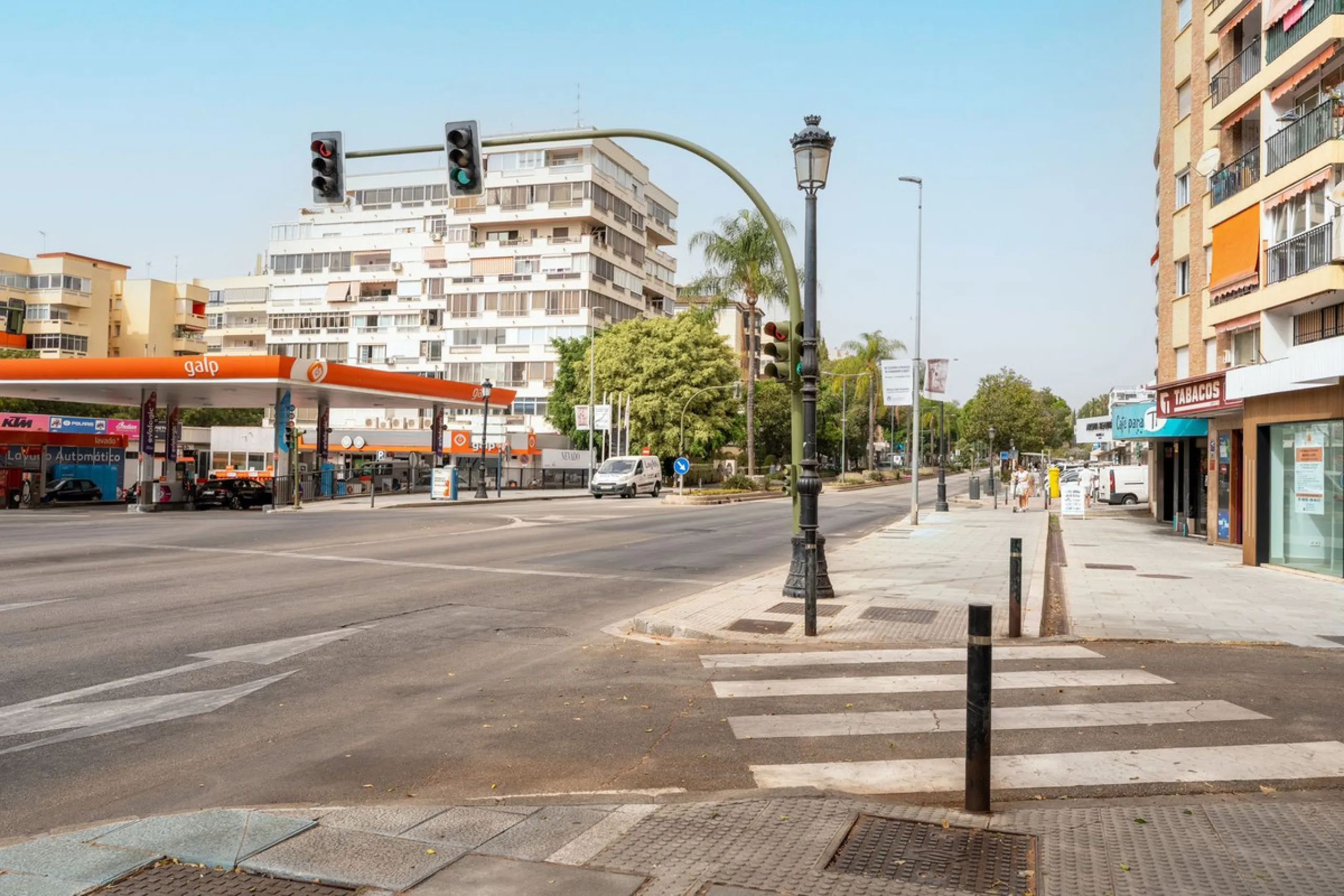 Apartment - Middle Floor Apartment в продаже в Marbella, Málaga. В доме 4 спален и 2 ванных комнат. Площадь дома 98 м²
