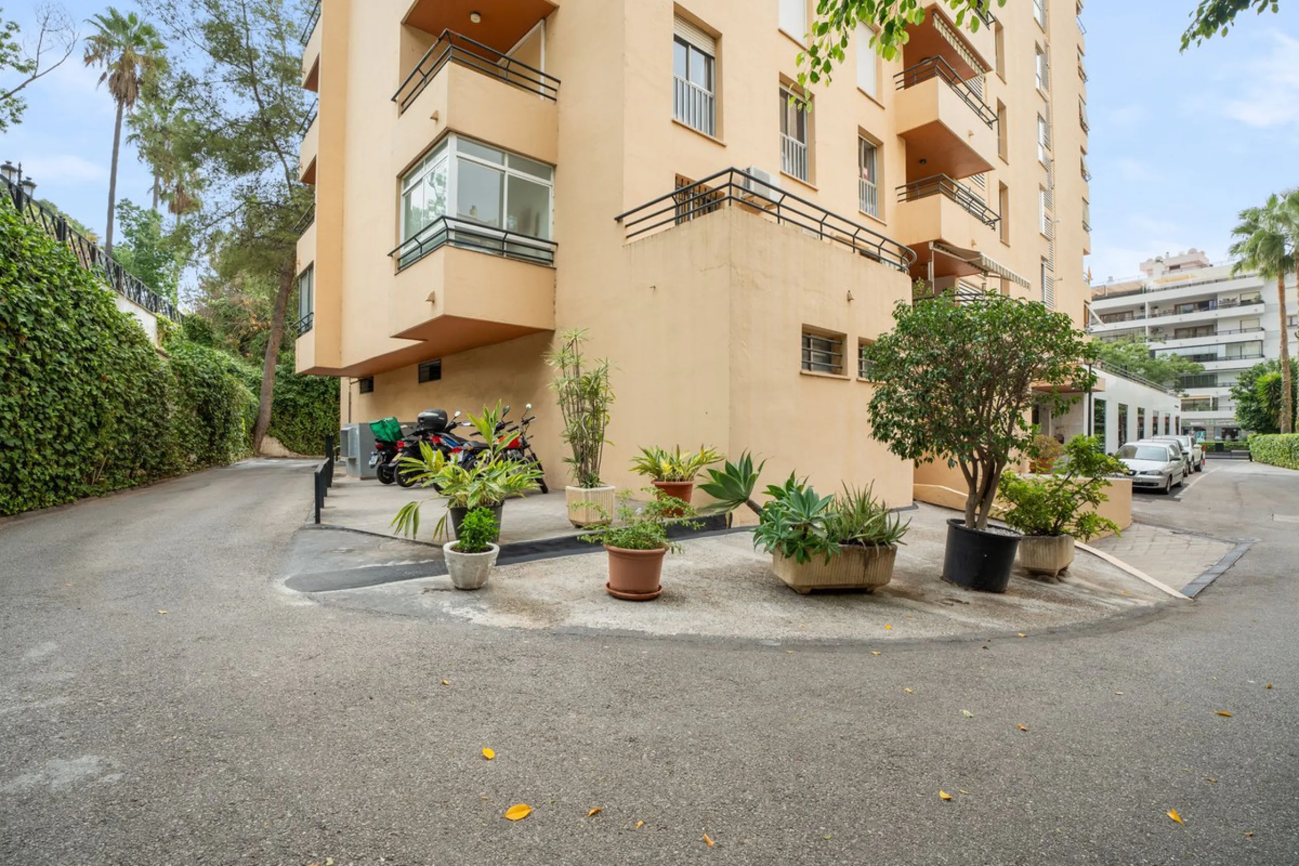 Apartment - Middle Floor Apartment в продаже в Marbella, Málaga. В доме 4 спален и 2 ванных комнат. Площадь дома 98 м²