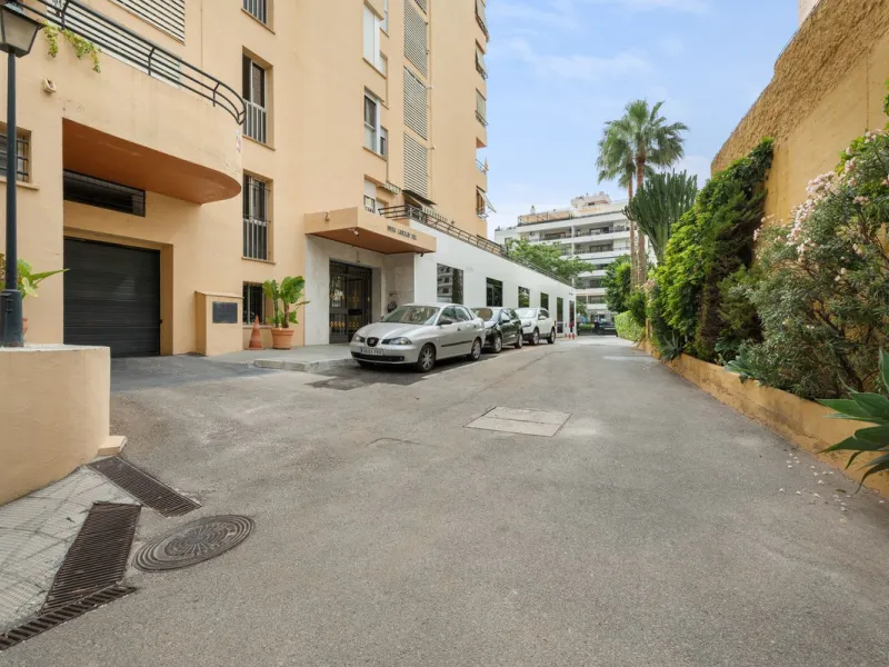 Apartment - Middle Floor Apartment в продаже в Marbella, Málaga. В доме 4 спален и 2 ванных комнат. Площадь дома 98 м²