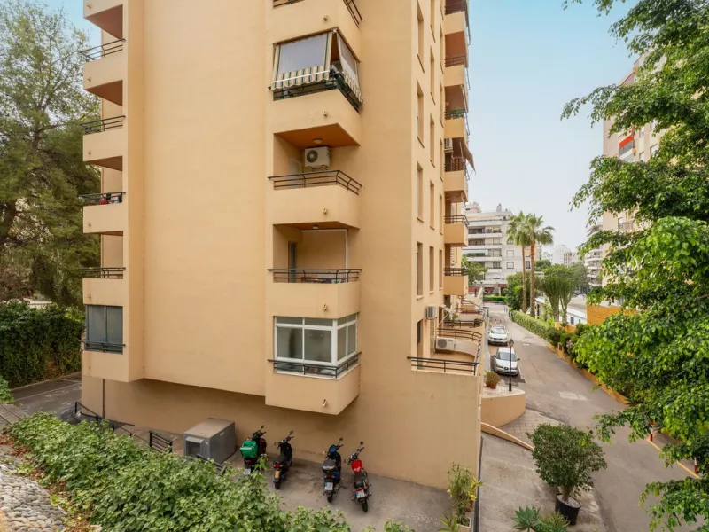 Apartment - Middle Floor Apartment в продаже в Marbella, Málaga. В доме 4 спален и 2 ванных комнат. Площадь дома 98 м²