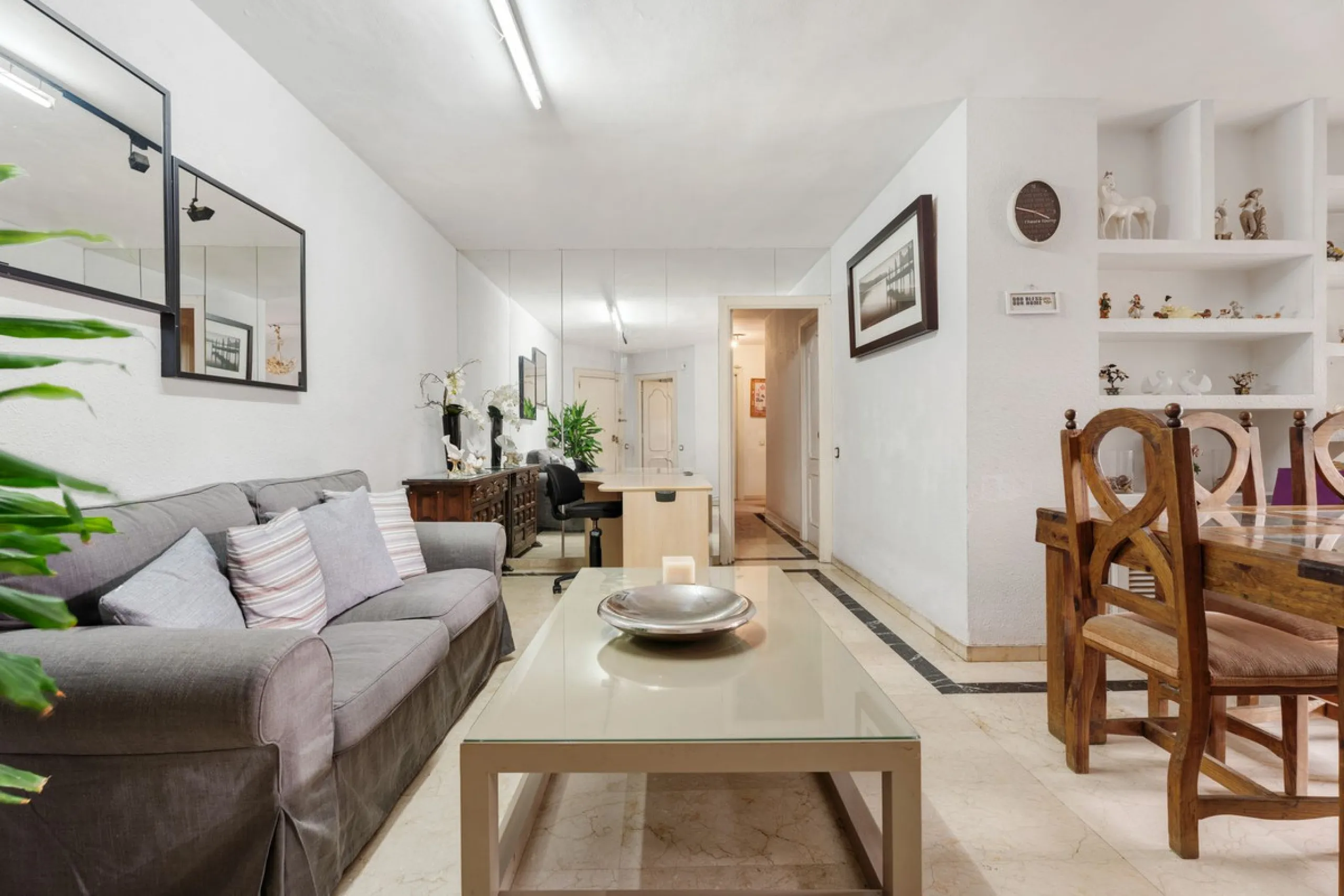 Apartment - Middle Floor Apartment в продаже в Marbella, Málaga. В доме 4 спален и 2 ванных комнат. Площадь дома 98 м²