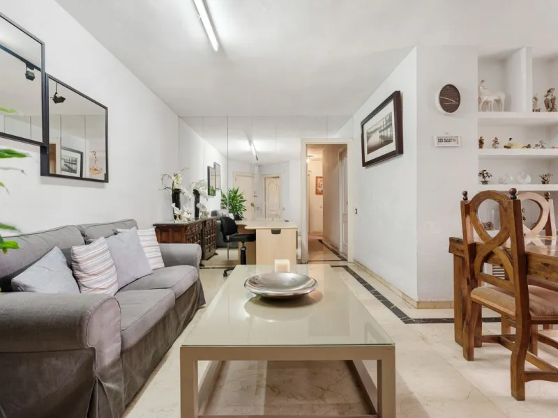 Apartment - Middle Floor Apartment в продаже в Marbella, Málaga. В доме 4 спален и 2 ванных комнат. Площадь дома 98 м²
